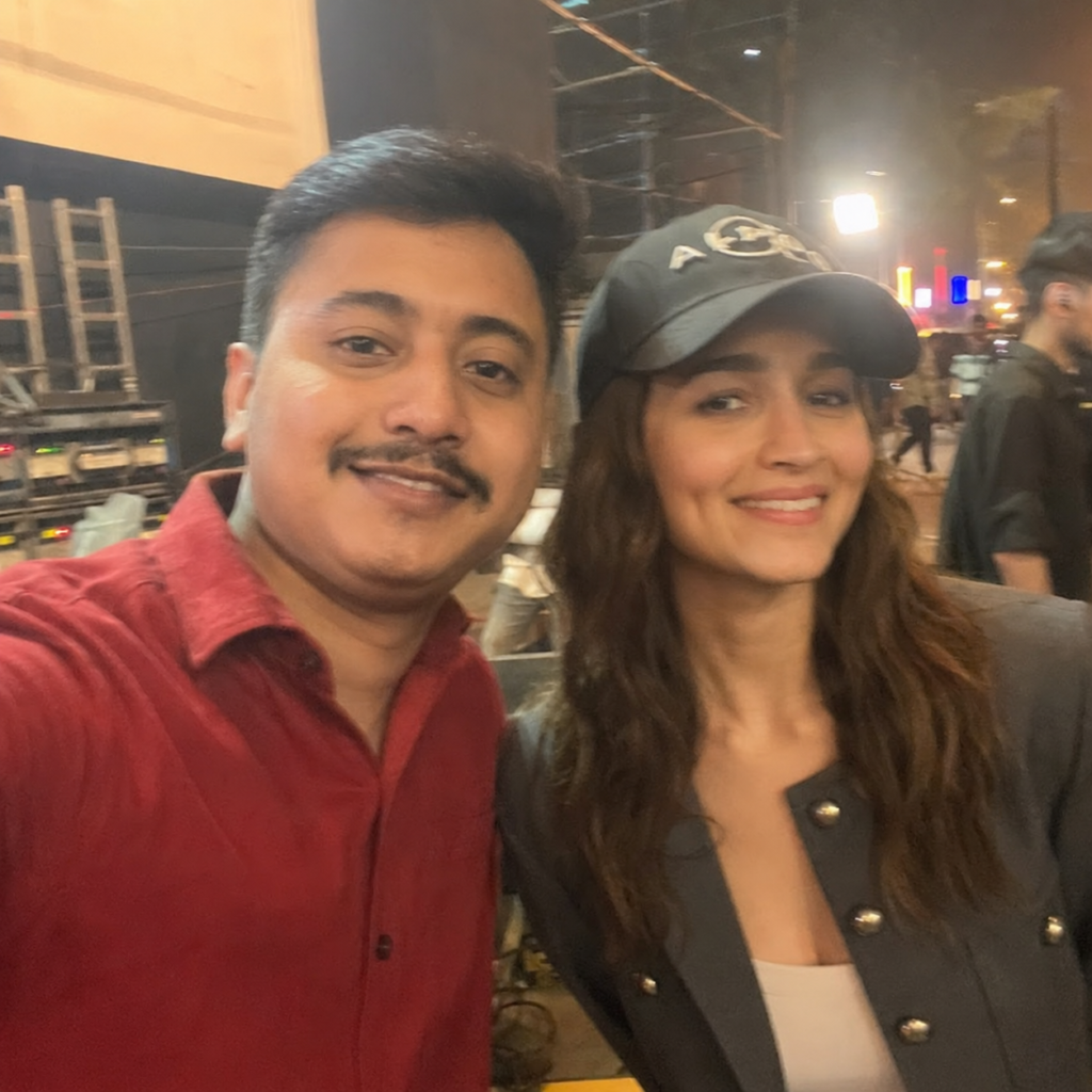 Selfie with Alia Bhatt - ChatGPT Prompt for Ultra-Realistic: